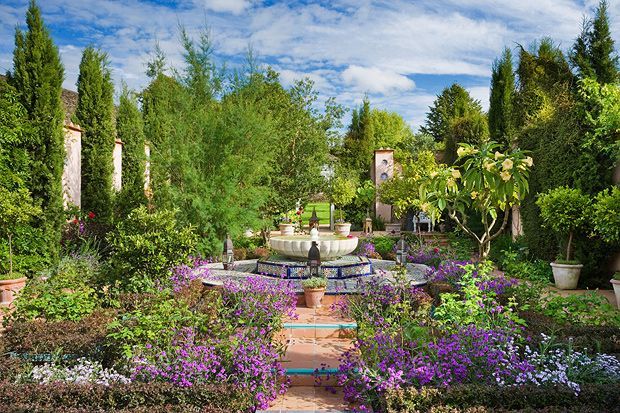 Highgrove & Hidden Gardens of the Cotswolds
