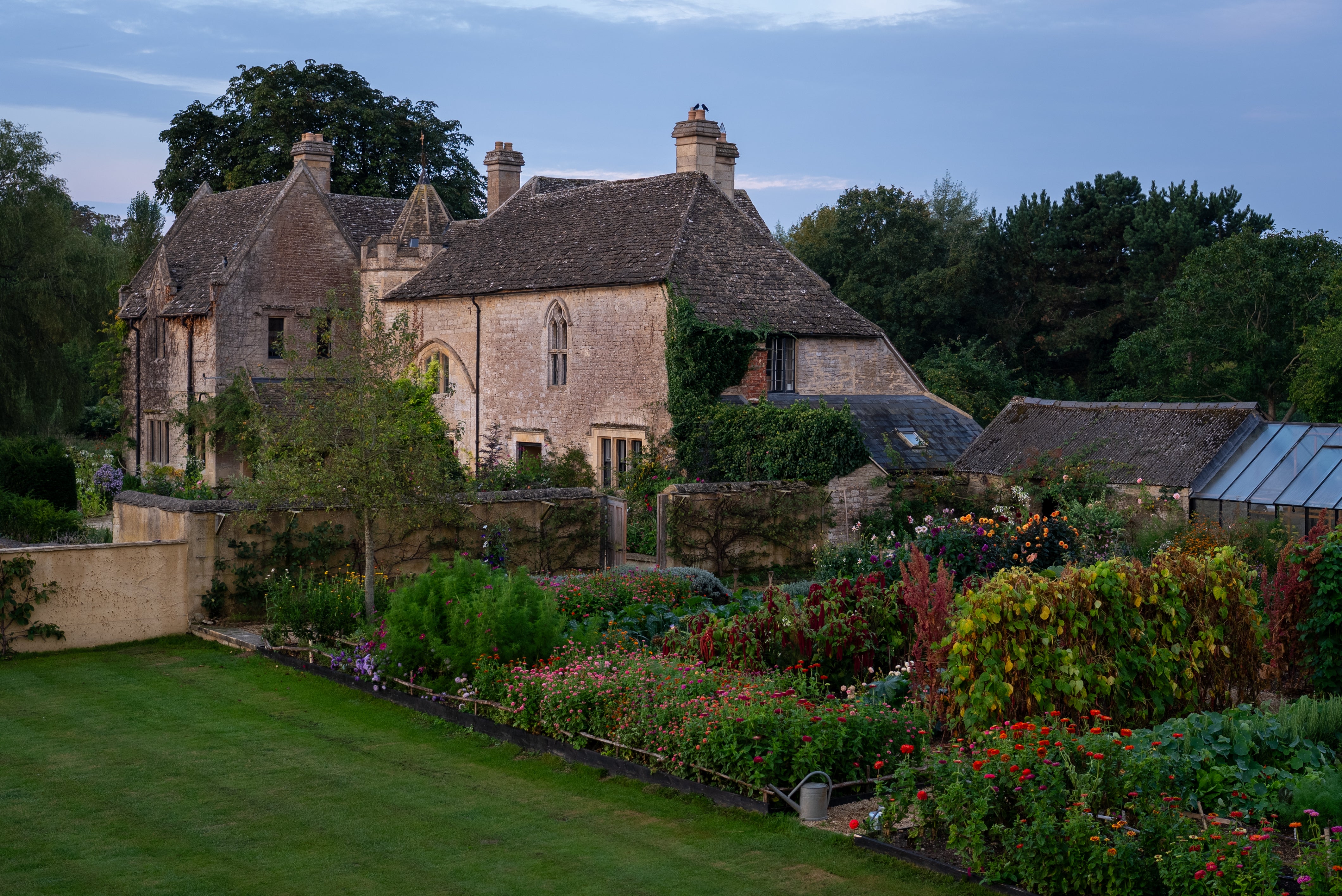 Secret Garden and Tea Escape near the World of Downton Abbey