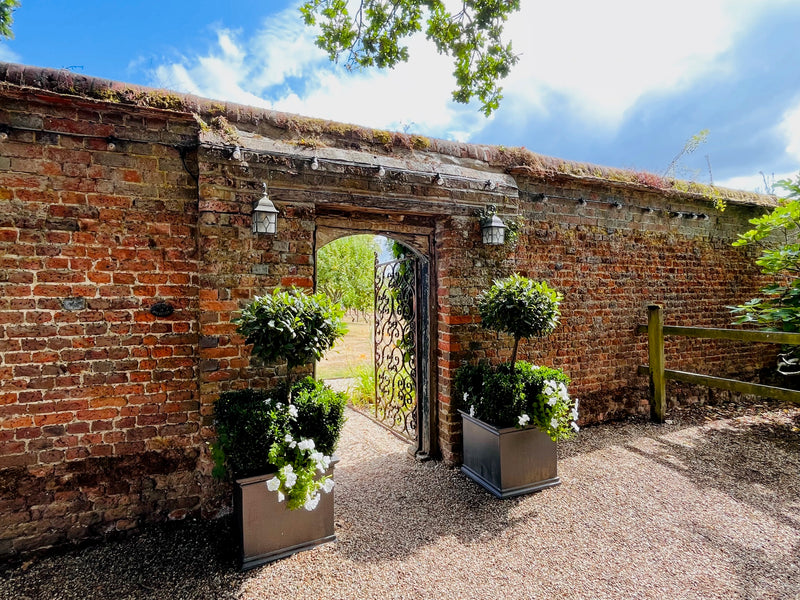 Private Wine & Cheese Tour Near London: English Flavors Experience