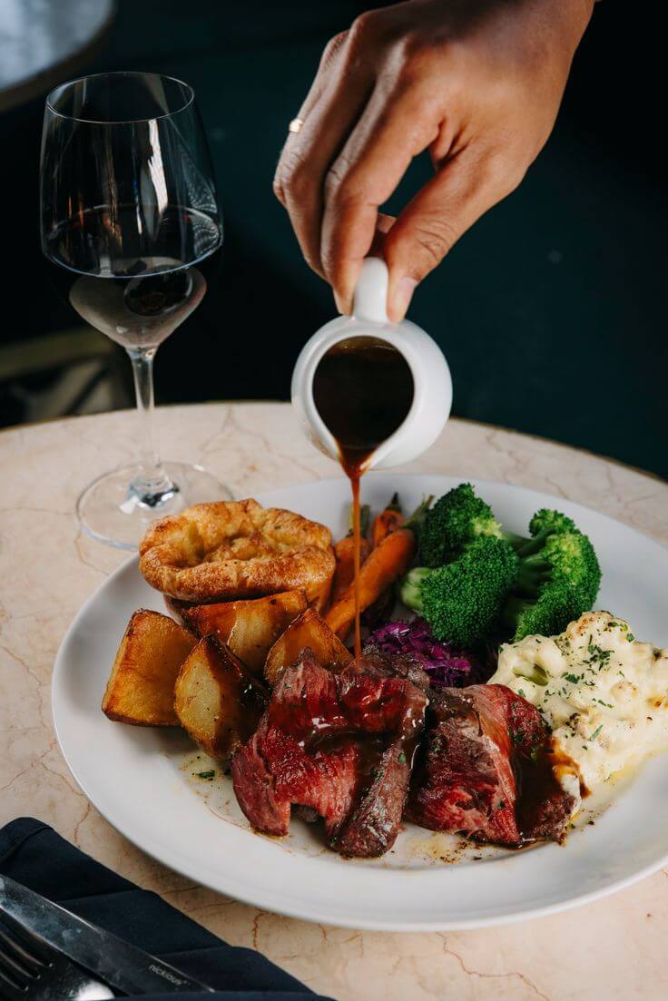 Cook, Feast, and Experience: The Cotswold Sunday Roast